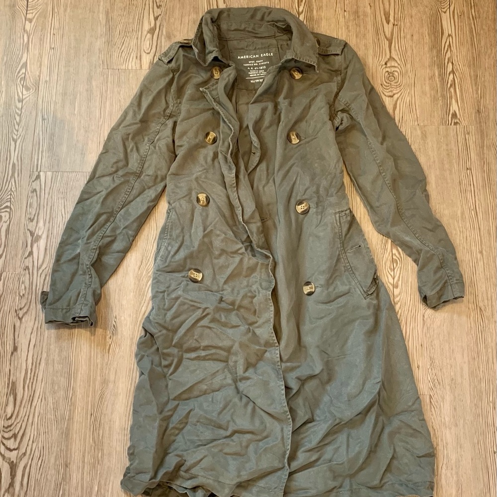 Lightweight trench coat